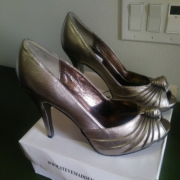Steve Madden peeptoe pumps - Picture 2 of 5